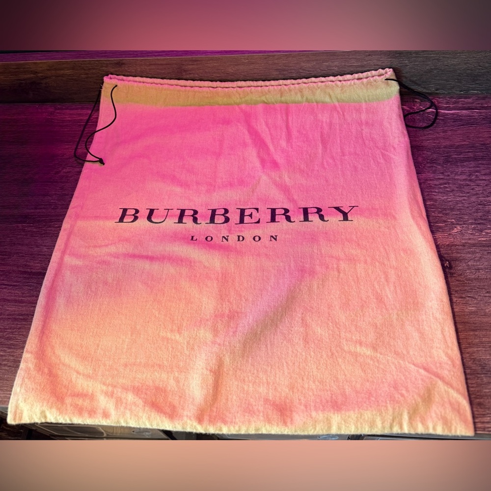 Authentic Burberry Dusty in Oatmeal shade with cotton texture